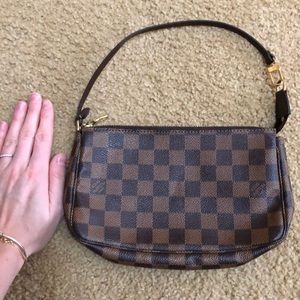 Louis Vuitton Small Purse; great quality no wear